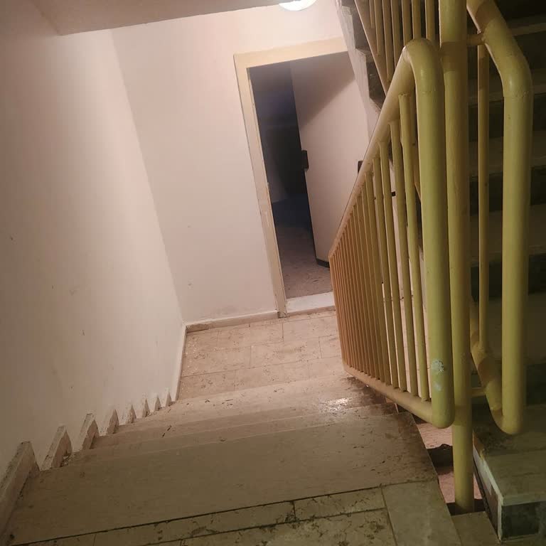 Emlak Yönetiminden Güvenlik Personeli Ve Kapı Sisteminin Acil Yeniden Sağlanması Talebi