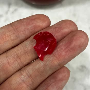 Burcu Domates Rendesinde Plastik Parça Çocukları Tehlikeye Atıyor