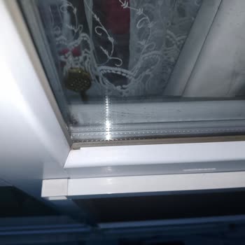 PVC Pencerelerde Sürekli Su Sızıntısı Ve Isı Kaybı, Acil Değişim Talebi