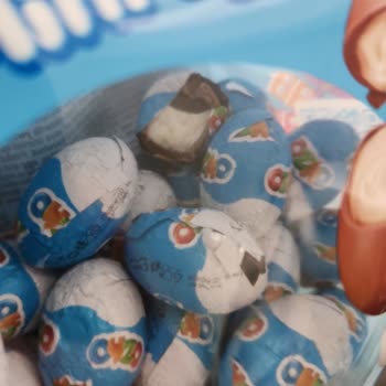 Eksik Çikolatalı Ve Delikli Yumurta Paketi İçin Cevapsız İade Talebi