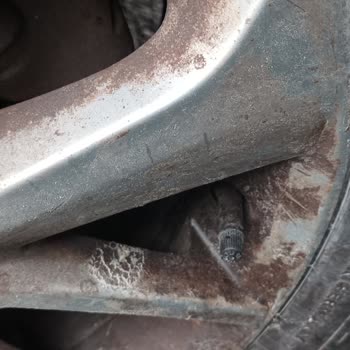 Defolu Carpex Lastik Tamir Kiti Yolda Sorun Yarattı