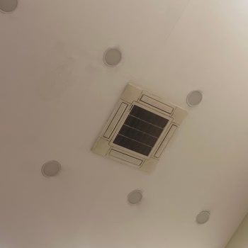 Burger King Avcılar Şubesinde Çocuklar Soğukta Yemek Yedi