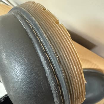 FLO Mağazasındaki Deri Botta Kullanım Az Olmasına Rağmen Çatlak Ve Su Sızdırma Sorunu