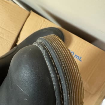 FLO Mağazasındaki Deri Botta Kullanım Az Olmasına Rağmen Çatlak Ve Su Sızdırma Sorunu