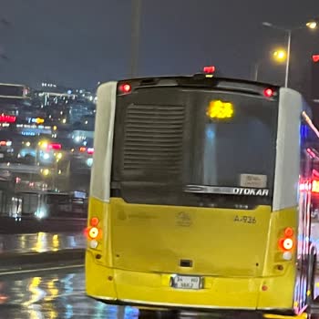 Soğuk Ve Yağmurlu Gecede Şoförün Yolcuyu Almayı Reddetmesi