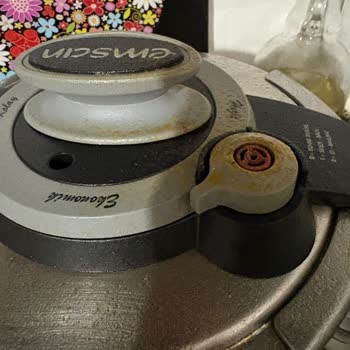 Düdüklü Tencerenin Valfinden Yemek Fışkırması Ve Müşteri Hizmetinde Çözüm Eksikliği