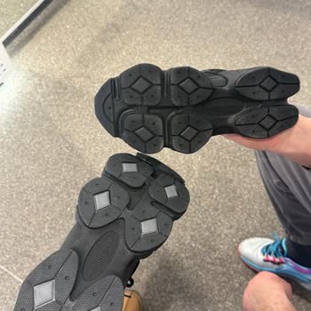 SuperStep Mağazasında Orijinalliği Şüpheli New Balance 9060 Ayakkabı Satışı