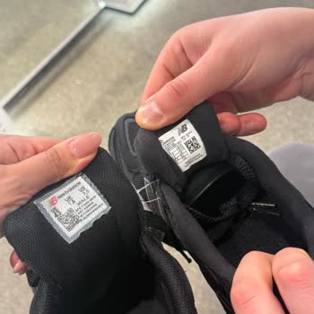 SuperStep Mağazasında Orijinalliği Şüpheli New Balance 9060 Ayakkabı Satışı