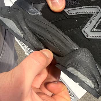 SuperStep Mağazasında Orijinalliği Şüpheli New Balance 9060 Ayakkabı Satışı