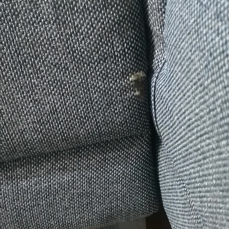 Teslimat Gecikmesi Ve Yırtık Kumaşlı Köşe Koltuk İçin Sıfır Değişim İsteği