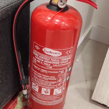 LCW Gebze Center Çocuk Reyonunda Basınçsız Yangın Söndürme Tüpü Tehlikesi