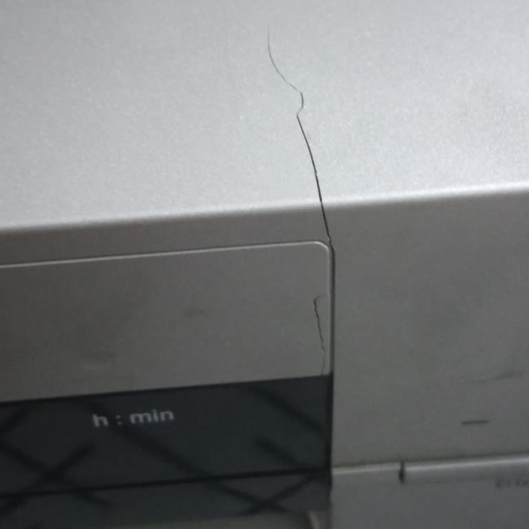 Profilo Bulaşık Makinesinin Üst Kısmındaki Kendi Kendine Çatlak Ve Garantili Değişim Talebi