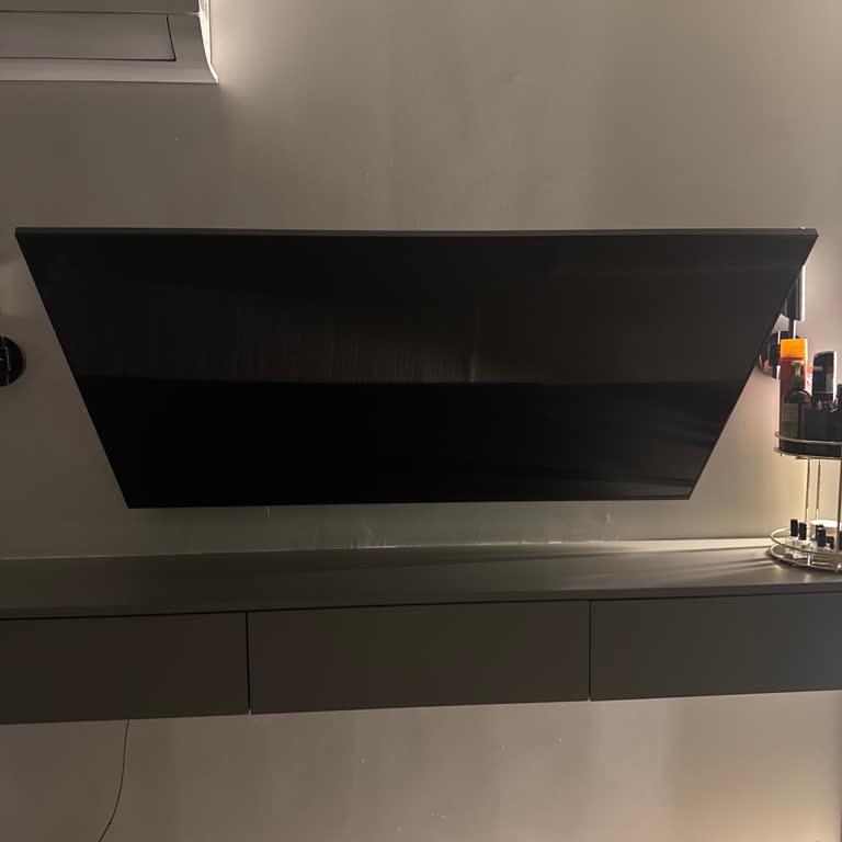 Televizyon Duvara Yamuk Asılı, Güvenlik Endişesi Ve LG'den Çözüm Bekleniyor