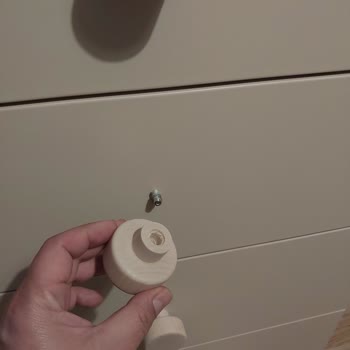 Şifonyer Kulpu Kırıldı, Mağaza Ve Müşteri Hizmetlerinden Cevap Gelmedi