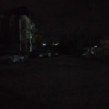 Karanlık Sokaklarda Kadının Düşmesi Ve Acil Aydınlatma Talebi