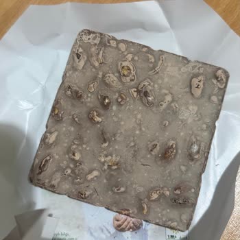 Rengi Beyazlaşmış Ve Küflü Çikolata Ürünü İçin Açıklama Ve Özür Talebi