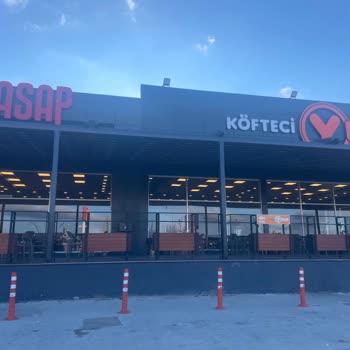 Soğuk Mekan, Az Etli Çorba Ve Kaba Personel