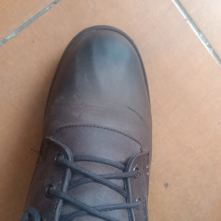 FLO Mağazası Botta Deri Altı Malzeme Ayrıldı, Değişim Reddetti