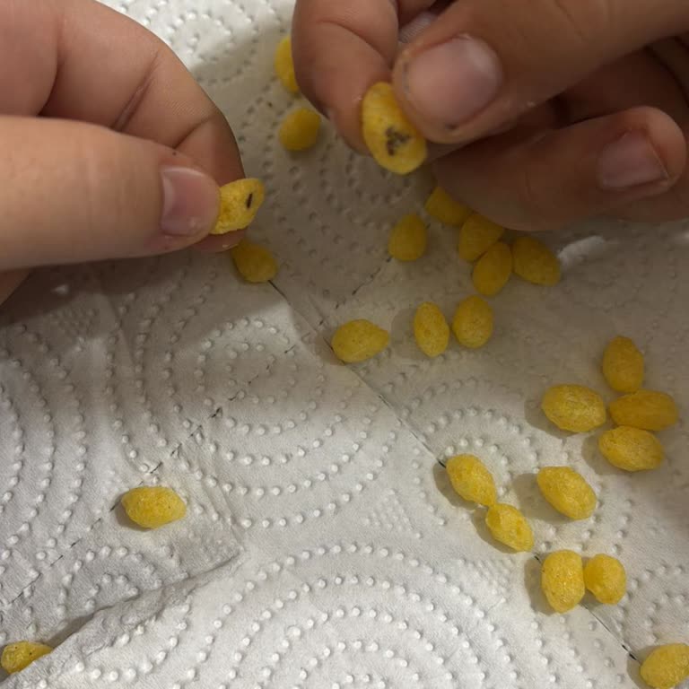 Cheetos Mini Shots Paketi İçinde Siyah Yabancı Madde Bulunması