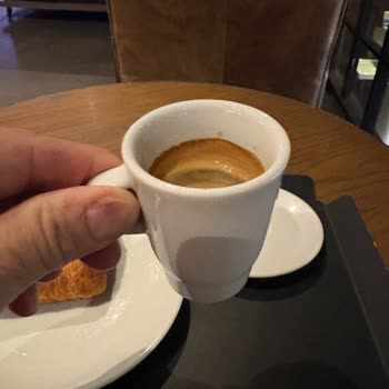 Sipariş Edilen Lungo Espresso Yerine Double Espresso Verilmesi Ve Çalışanların Israrı
