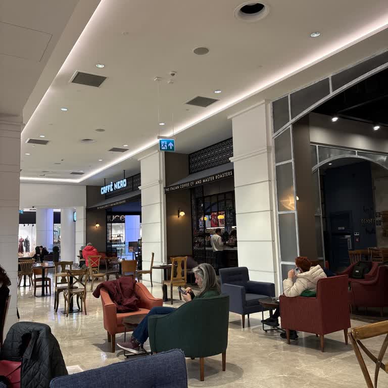 Müzik Gürültüsü Konuşmayı Engelliyor Ve Şube Müdürü Kaba