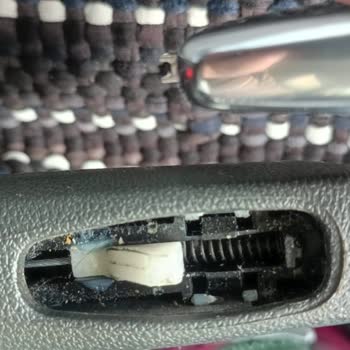 Citroen El Freni Düğmesi Kırıldı, Garanti Dışı 7500 TL Masraf Ve İhmalci Servis!