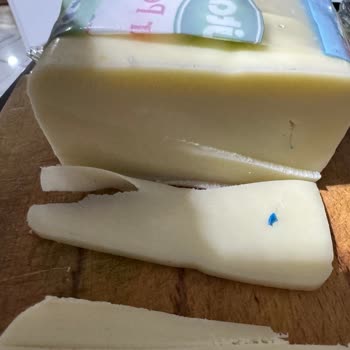 Sütaş Kaşar Peynirinde Plastik Parça Tespiti Gıda Güvenliğini Sarsıyor