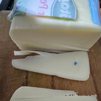 Sütaş Kaşar Peynirinde Plastik Parça Tespiti Gıda Güvenliğini Sarsıyor