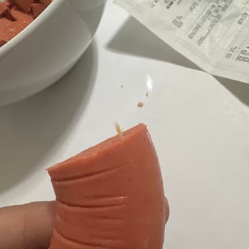 Vanet Sucuk İçinde Tavuk Tüyü: Gıda Güvenliği İhlali