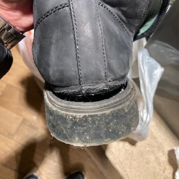 Erzurum Greyder Şubesinde Botların Yan Yapışkanları Açıldı, Garanti Süreci Sorunlu