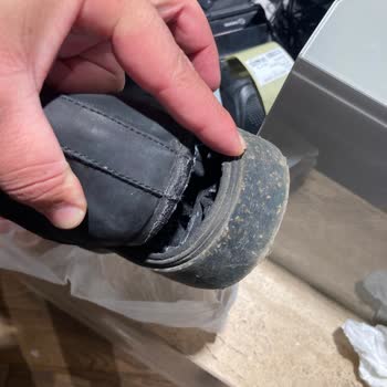 Erzurum Greyder Şubesinde Botların Yan Yapışkanları Açıldı, Garanti Süreci Sorunlu