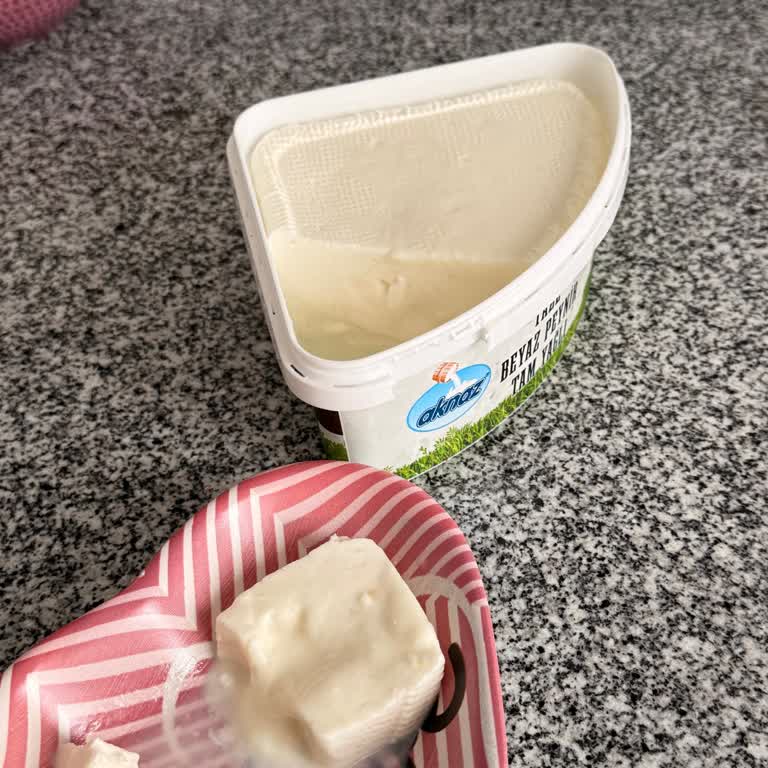 BİM Mağazasından Aldığım Tam Yağlı Beyaz Peynir Eridi