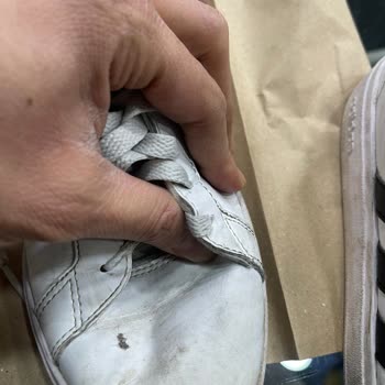 Adidas Ayakkabının Hızlı Parçalanması Ve FLO’nun Müşteri Hatası Reddi