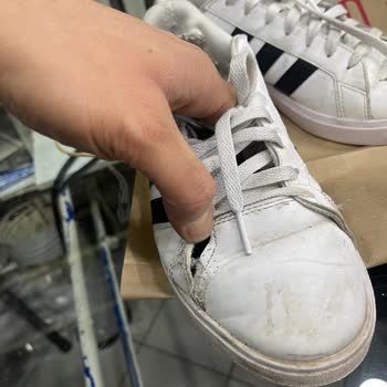 Adidas Ayakkabının Hızlı Parçalanması Ve FLO’nun Müşteri Hatası Reddi