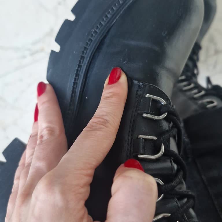 Deichmann Kısa Sürede Kenarları Açılan Bot İçin İade Ve Değişim Talebi