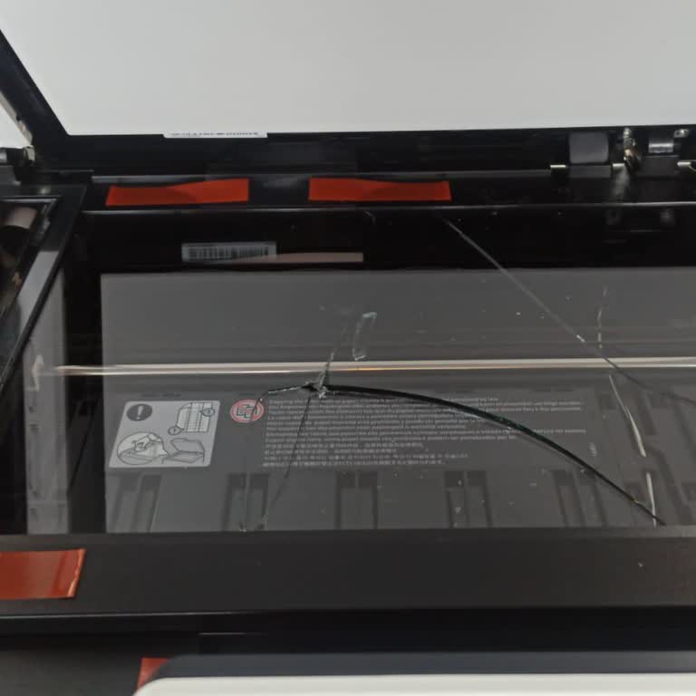 Kyocera Kırık Tarayıcı Camı Gelen Fotokopi Makinesinin Değişim Veya İade Talebi