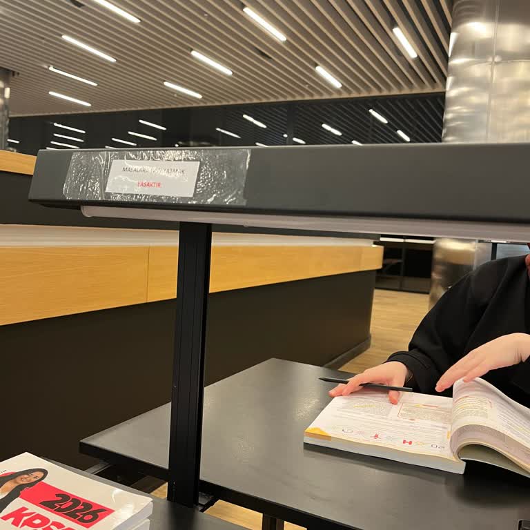 Isıtma Sorunu Nedeniyle Üsküdar Çamlıca Kütüphanesi 1. Ve 2. Kat Ortak Çalışma Salonları Aşırı Soğuk