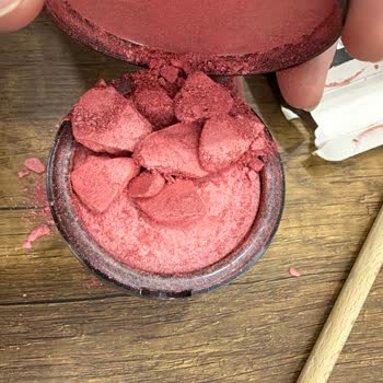 Kırık Ve Toz Haline Gelmiş Allık Ücretsiz Değişim Talebi