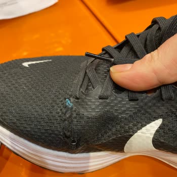 Nike Mağazasında Kırıcı Müşteri Tavırları Ve Sorumluluk Reddi