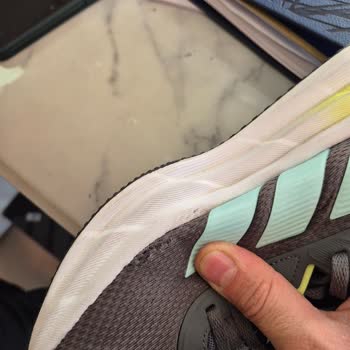 Amazon Adidas Kadın Yürüyüş Ayakkabısında Kısa Sürede Çatlama Ve 30 Gün İade Sınırı