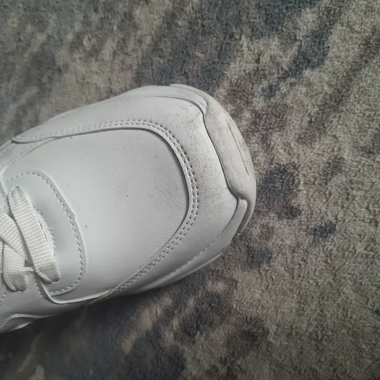 FLO Ayakkabı'dan Aldığım Ayakkabım Parmak Bölümünden Su Sızdırıyor