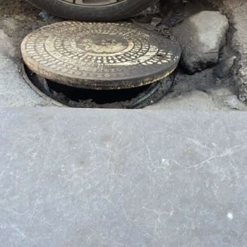 Veysel Karani Mahallesinde Çukurlu Yol Araç Ve Yayalar İçin Tehlike