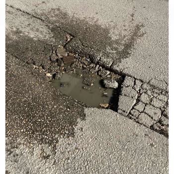 Veysel Karani Mahallesinde Çukurlu Yol Araç Ve Yayalar İçin Tehlike