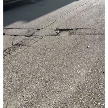 Veysel Karani Mahallesinde Çukurlu Yol Araç Ve Yayalar İçin Tehlike