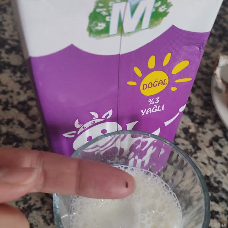 Migros %3 Yağlı UHT Sütünde Böcek