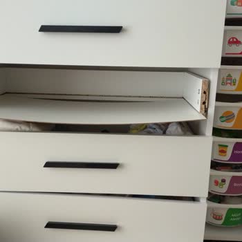 Almina Şifonyerde Vida Bozukluğu Ve Çekmece Düşmesi: Değişim Talebi