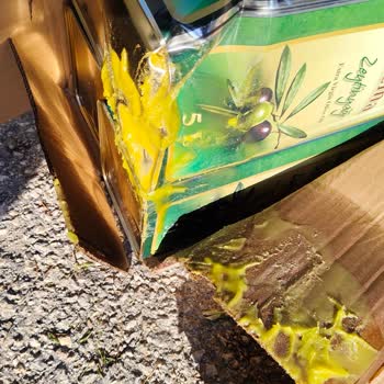 Kırık Koli Ve Sızan Zeytinyağı Nedeniyle 2000 TL’lik Zarar Ve Araç Kirlenmesi