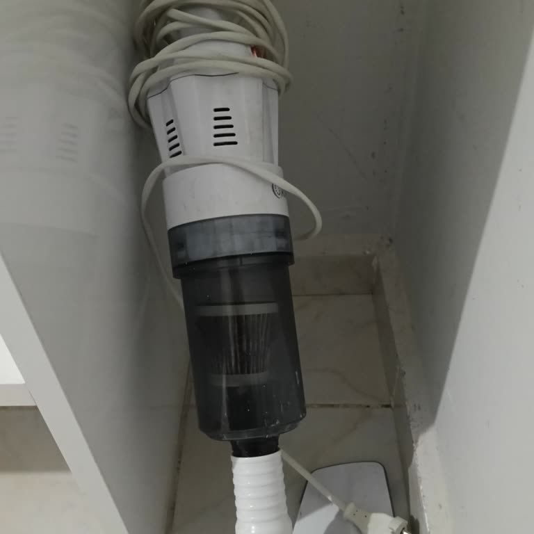 Kiwi Home 4108 Süpürge Toz Haznesi Ve Hortumu Kırıldı