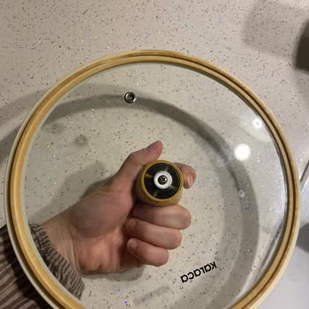 Karaca Züccaciye Hem Kapağında Sararma Oldu Hem De Yapıştırmaz Denilen Yüzey Yapıştırmaya Başladı