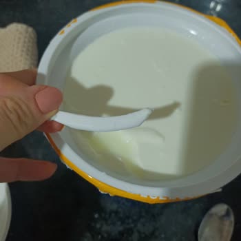 Onur Market Doğal Yoğurdunda Plastik Parça Bulunması Ve Gıda Güvenliği Endişesi